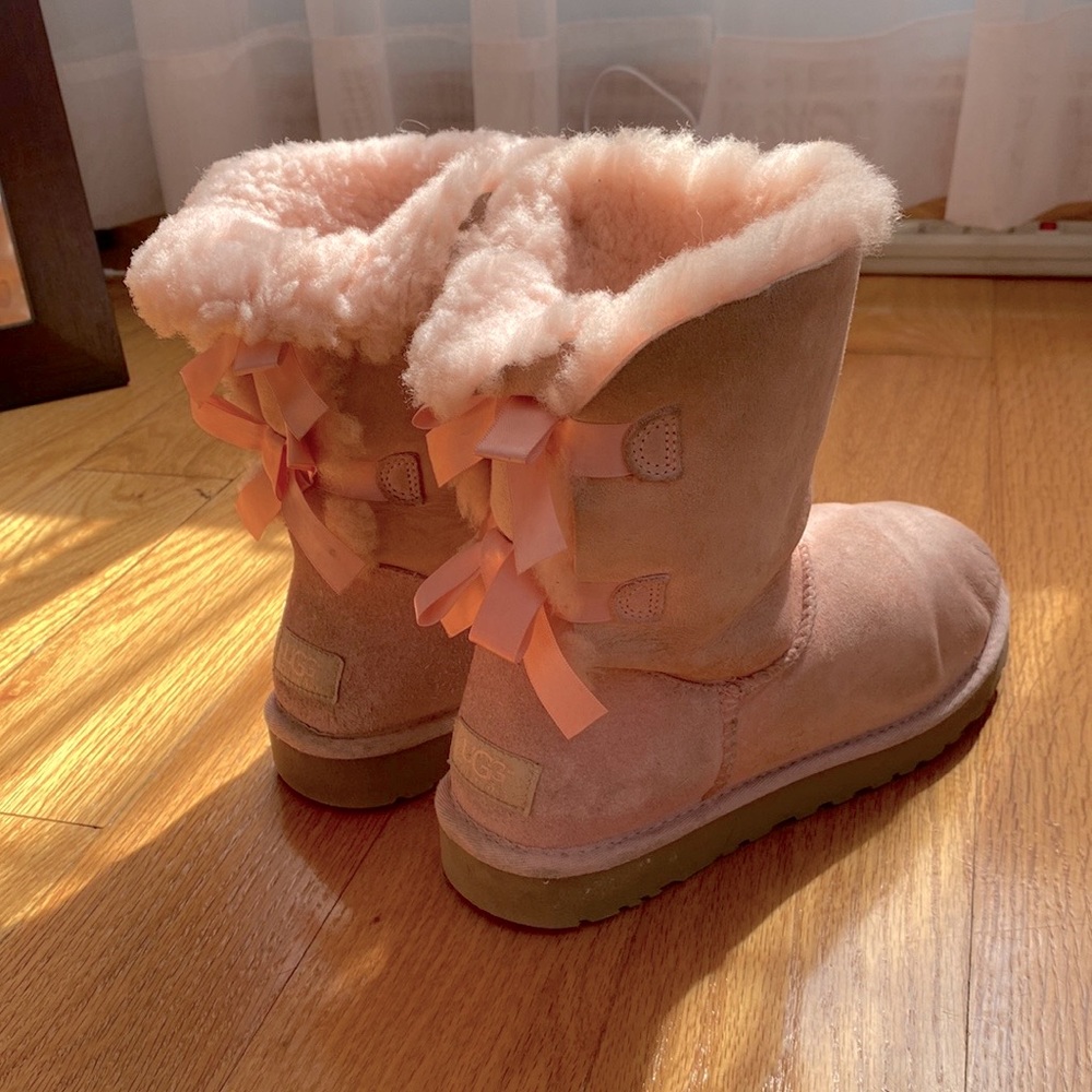 Women’s Blush Pink Bailey Bow Uggs